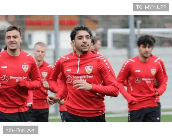 多特防线稳定性持续受考验,关键战能否改善已成赛季走势重要看点 多特防线稳定性持续受考验,关键战能否改善已成赛季走势重要看点