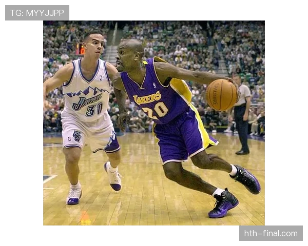 加里·佩顿突破制造防守错位显著提升湖人内线效率