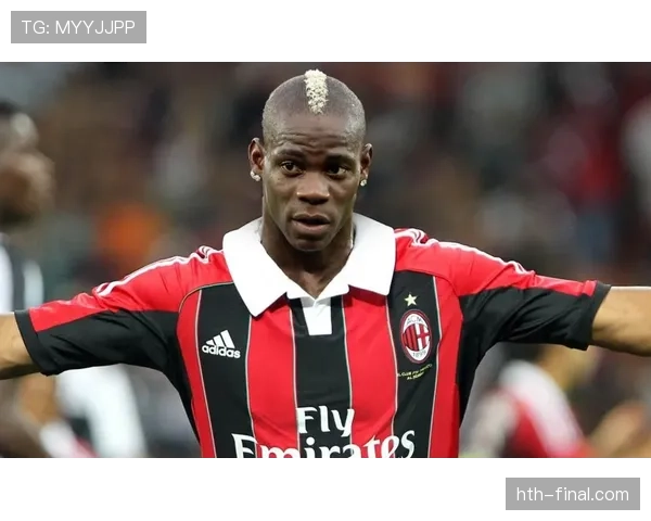 马里奥·巴洛特利这反差也太刺激了吧，赛场像火药，下街像暴发户